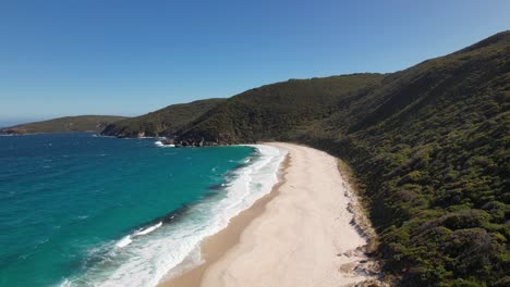 4K-Drone-video-flying-up-to-reveal-more-of-the-stunning-landscape-around-Shelley-Beach-in-Albany,-Western-Australia