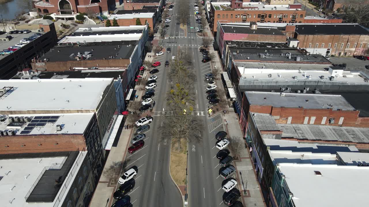 Quartiere commerciale del centro su una storica via principale