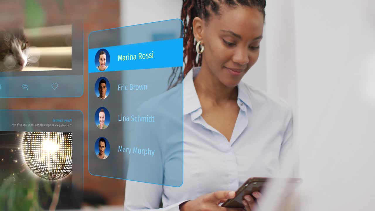 animación de procesamiento de datos en la pantalla sobre mujer de negocios afroamericana en la oficina