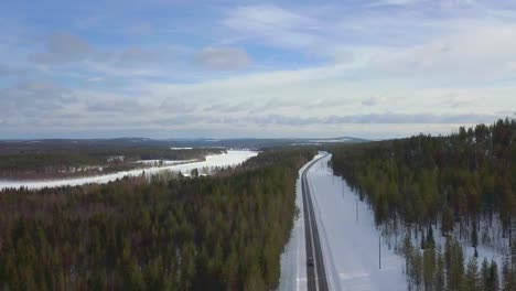 Imágenes-De-Condiciones-De-Conducción-De-Invierno-Aéreo-De-Drones-Movimiento-Hacia-Adelante