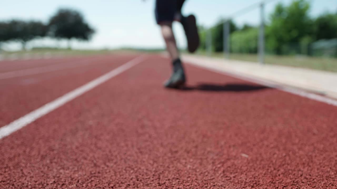 empezar a correr en la pista