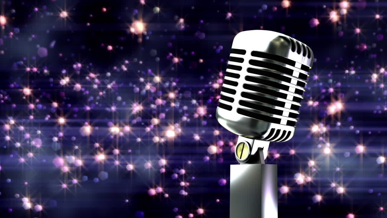 푸른 배경에 빛의 반점에 대한 레트로 금속 마이크로폰