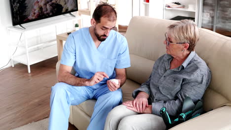 Doctor-assistant-on-the-couch-with-elderly-woman