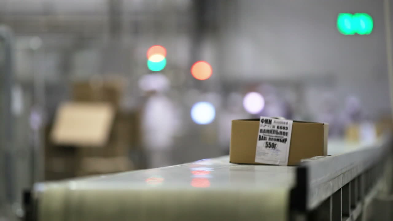 en la caja del transportador móvil