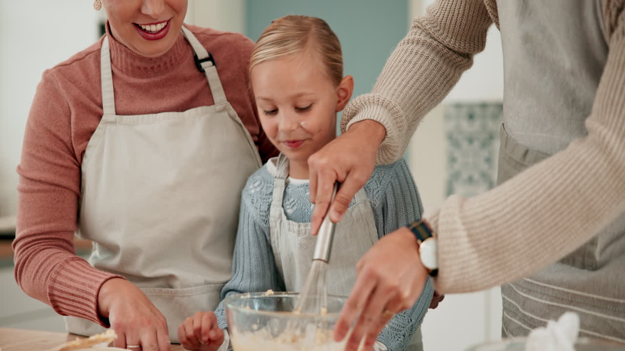 Support, teaching or kid baking with parents