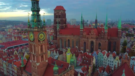 Cinematic-aerial-4K-drone-video-in-Gdansk,-Poland-with-Gdansk-Town-Hall-and-St-Mary's-Cathedral