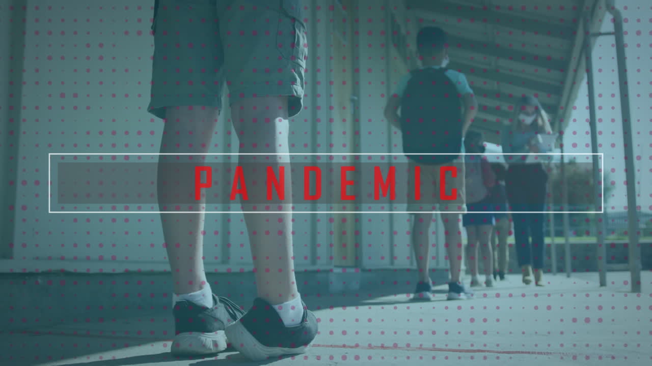 パンデミックという単語のアニメーションで 列に並んでいる子供たち