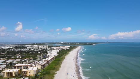 Lugar-De-Vacaciones-De-Verano-Para-Turistas-En-Cocoa-Beach,-Florida