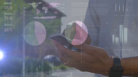 animación de estadísticas y procesamiento de datos sobre un empresario caucásico que usa un teléfono inteligente