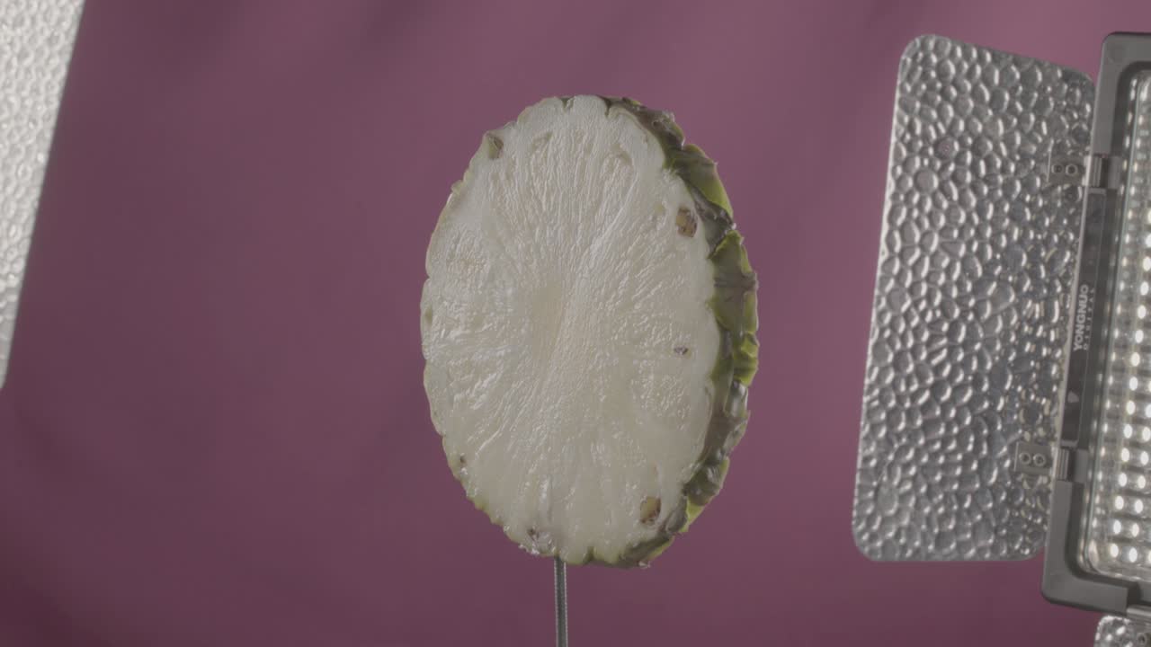 piña girando con bucle en la pantalla de fucsia para la llave de croma