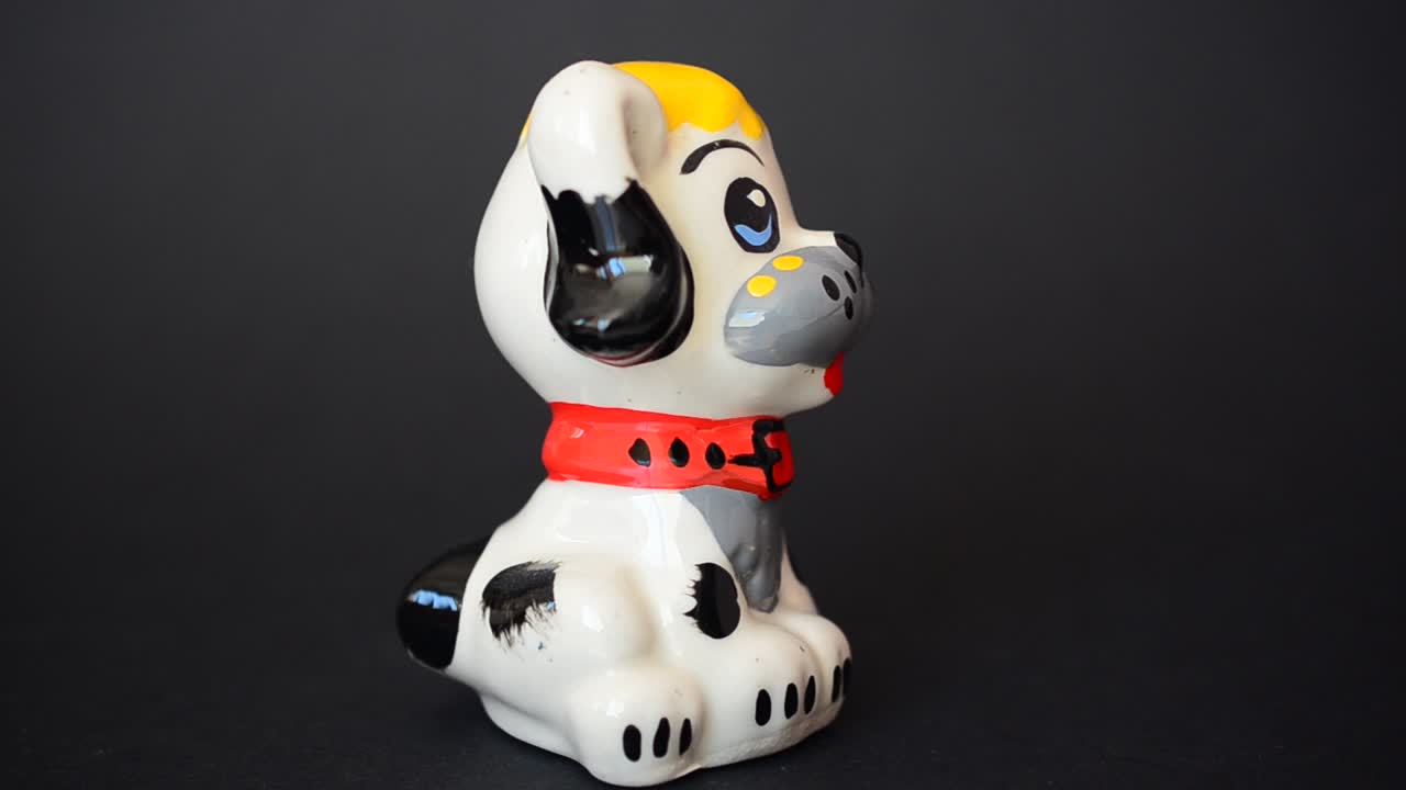 Optagelse af en hundefigur. Optagelse af en figur