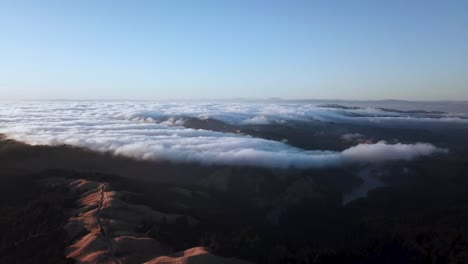 impresionantes vistas de las nubes sobre la bahía de san francisco desde el monte tamalpais, california