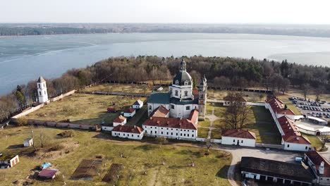 Flug-Zum-Wunderschönen-Kloster-Pazaislis-In-Kaunas,-Litauen