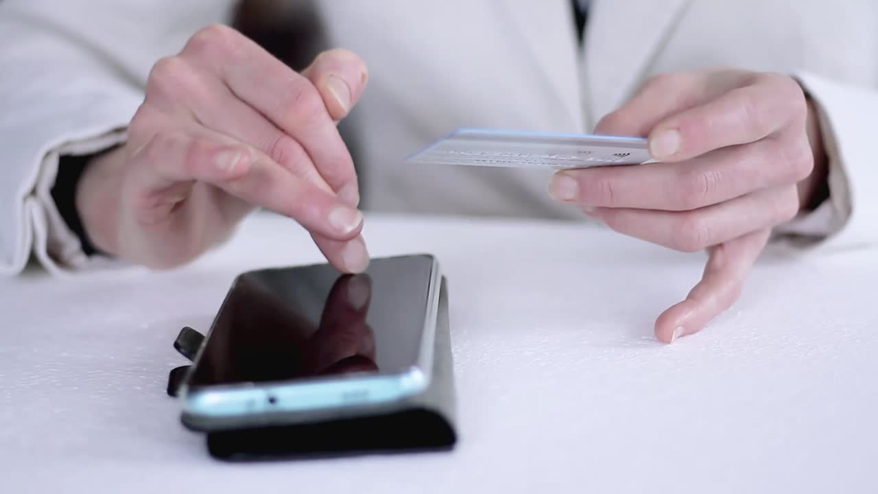 comprar y comprar con la tarjeta de crédito en línea en internet almacen de metraje de video