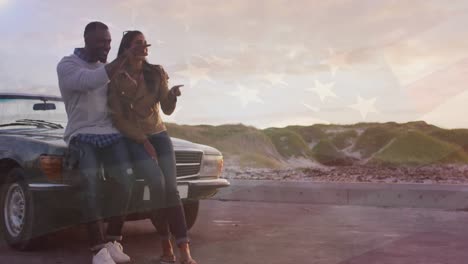 animación de la bandera de los ee.uu. sobre una pareja diversa en coche
