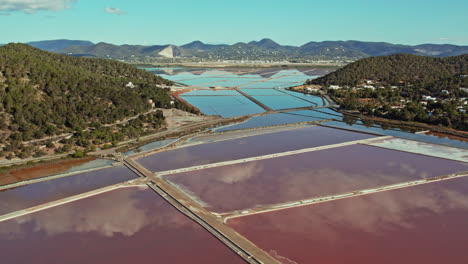 Vista-Aérea-Del-Parque-Natural-De-Ses-Salines-En-Ibiza,-España.