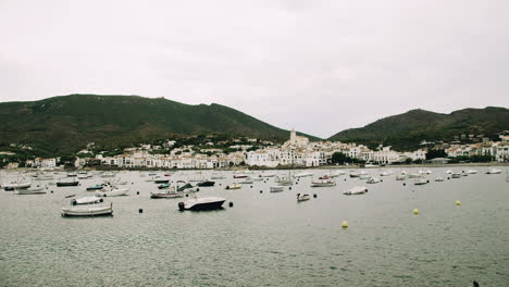 Vista-Panorámica-De-Los-Barcos-En-Un-Puerto