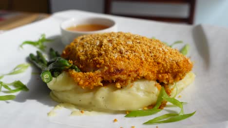 breaded chicken with mashed potatoes and green beans