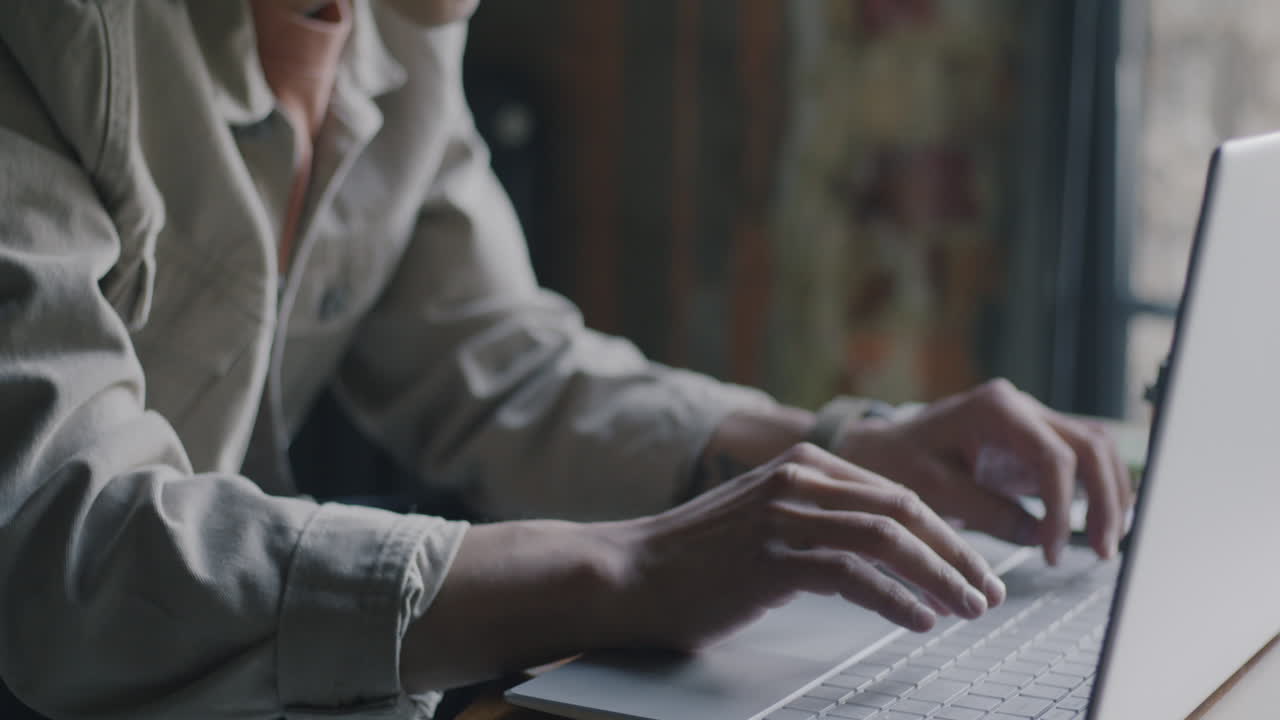 Person working on laptop in a cafe
