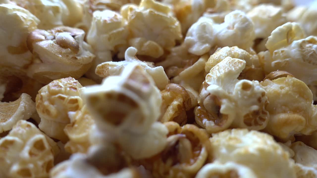 회전 팝콘 더미