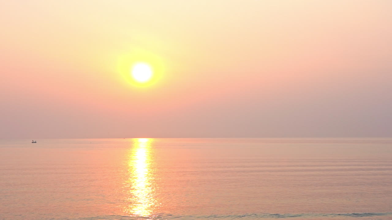 발리 섬의 분홍색과 보라색 일몰