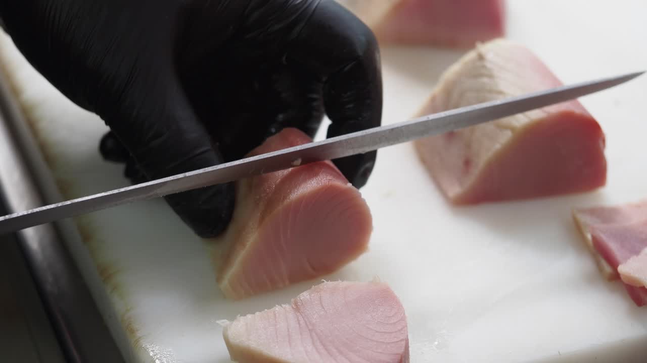 시미를 준비하는 요리사