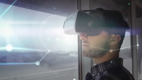 video compuesto digital de un hombre usando auriculares de realidad virtual 4k