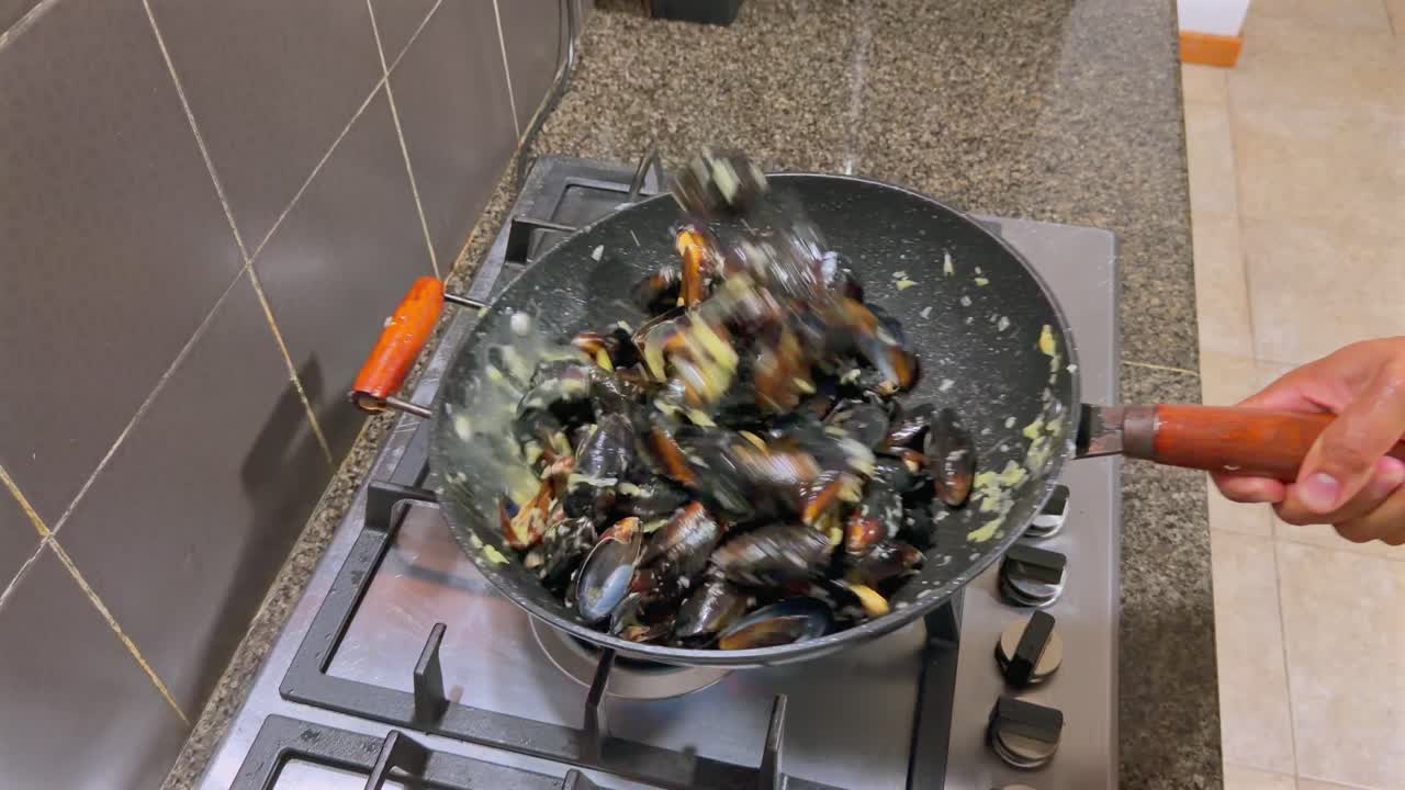 Sautéed garlic and butter mussels in woke, Mahe Seychelles 25fps 004