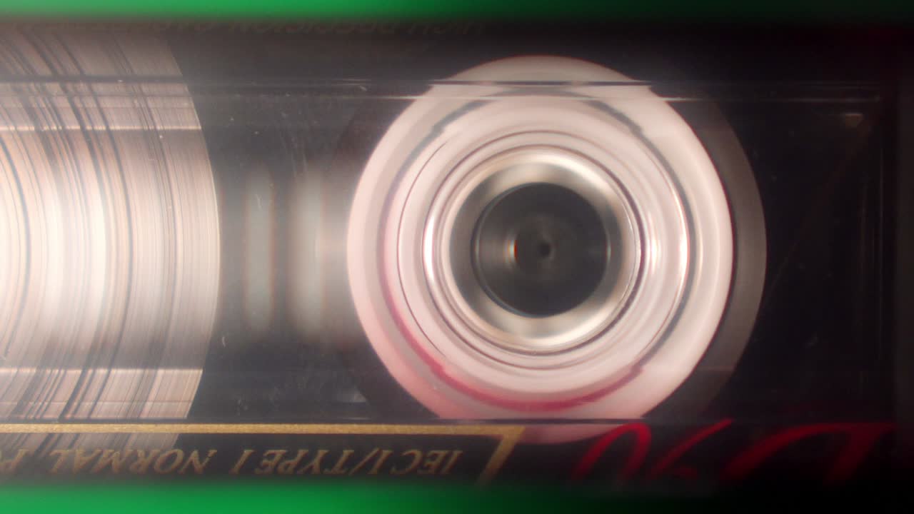 오디오 카세트 테이프가 끝날 때까지 빠르게 앞으로 회전