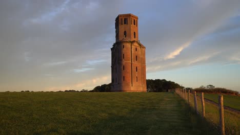 horton tower, torre gótica construida en 1750, dorset, inglaterra, al amanecer