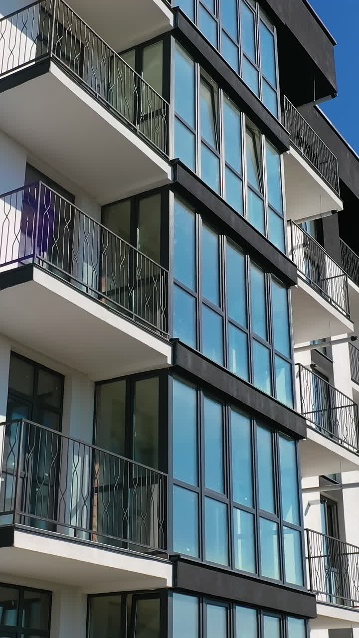 fachada de un edificio de apartamentos moderno