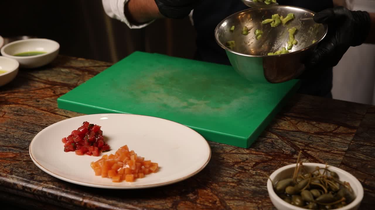 맛있는 해산물 트리오 요리를 준비하는 셰프