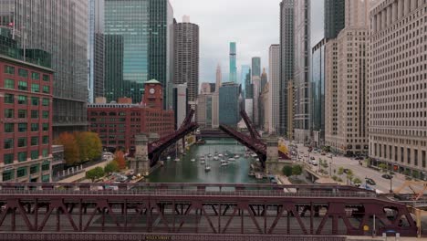 Chicago-river-aerial-view-during-bridge-lift