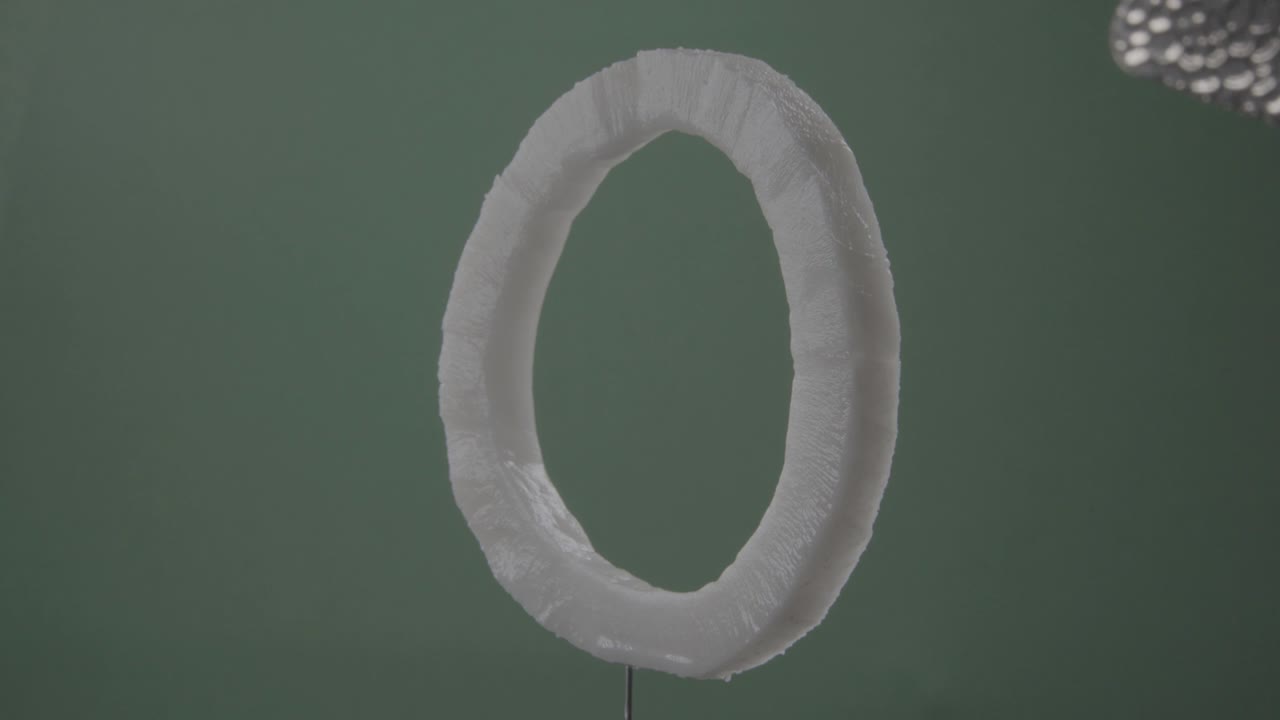 크로마 키를 위해 녹색 화면에 루프와 함께 코코 회전