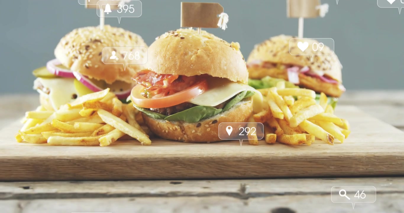 Máy ảnh lùi lại hé lộ ba chiếc bánh slider có hạt mè, khoai tây chiên và các biểu tượng nổi đếm ngược cho chương trình khuyến mãi.