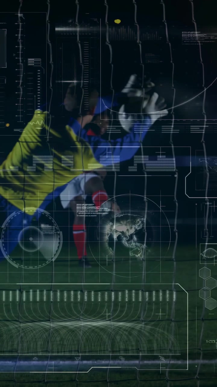 Video verticale: Calciatore con maglia rossa che palleggia, giocatore con maglia gialla che scivola e conquista la palla, tracciamento HUD.
