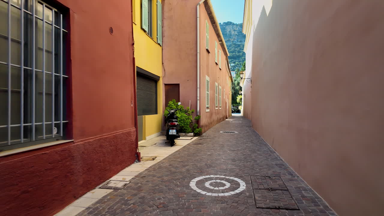 Una passeggiata tra le bellissime e strette vie di Beaulieu-sur-Mer, Francia