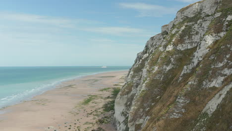 Cruise-Ship-on-Blue-water-with-Cliff-in-foreground,-Cap-Blanc-Nez,-Aerial-forward