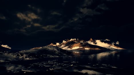 Dramatic-landscape-in-Antarctica-with-storm-coming