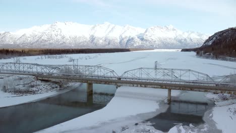 Video-Aéreo-4k-30fps-Del-Puente-Del-Río-Knik