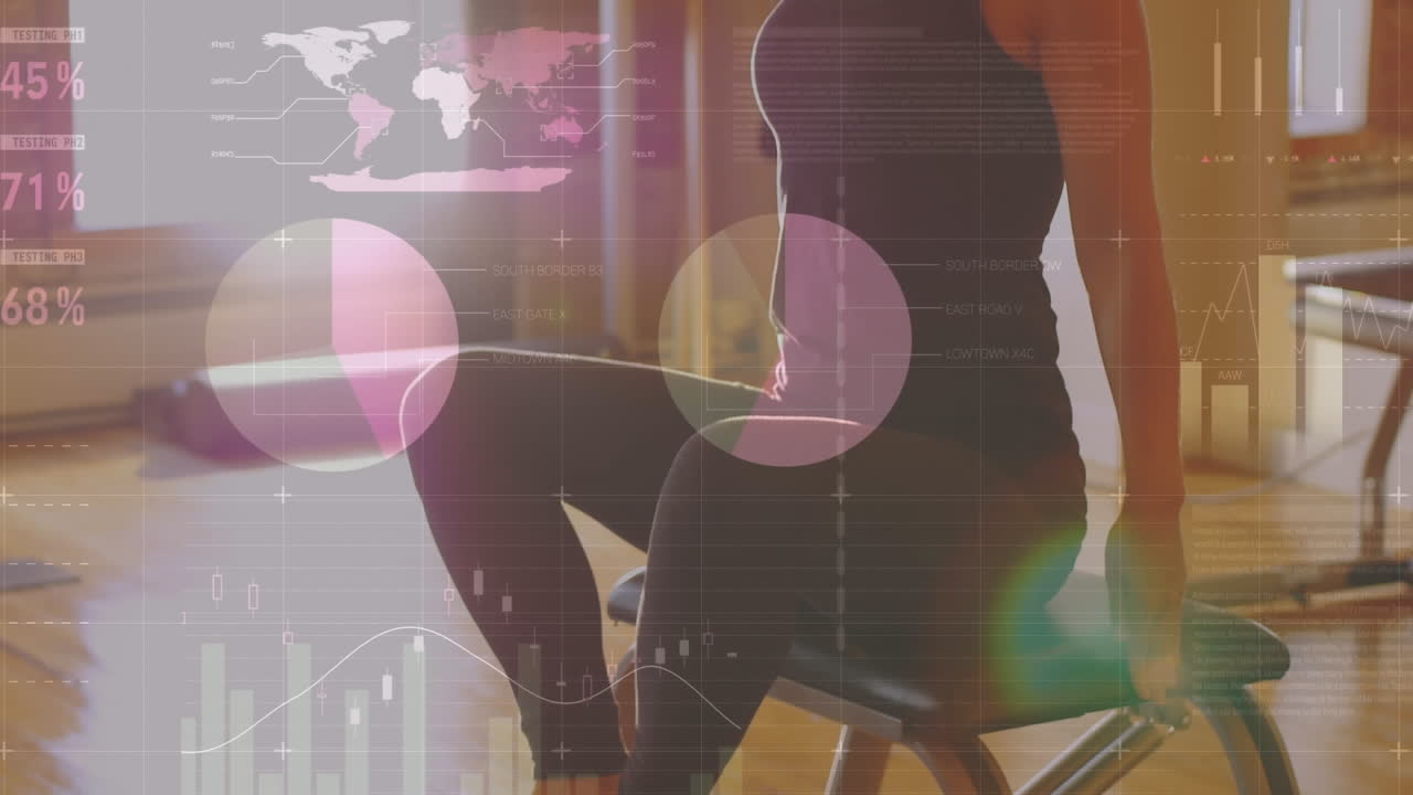 animación del procesamiento de datos sobre la mujer caucásica ejerciendo