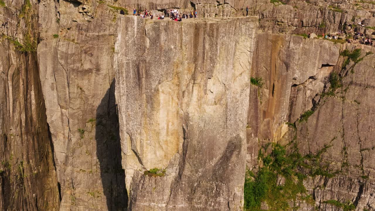 험난한 절벽에서 설교석 또는 preikestolen