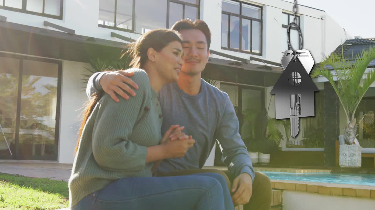 집에서 정원에서 행복한 다양한 부부의 은색 집 열와 열의 애니메이션