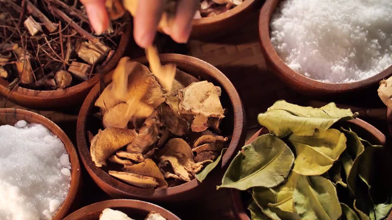 de la fabricación de compresas de hierbas, ingrediente de cerca