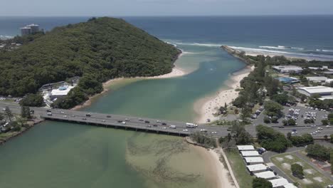 Luftaufnahme-Der-Talbuddgera-Creek-Bridge-In-Burleigh-Heads,-Qld,-Australien