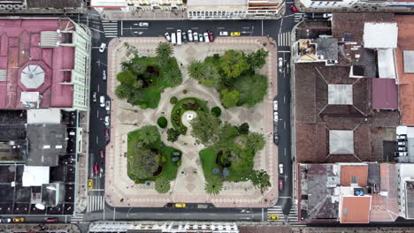 Ciudad-De-Loja,-Toma-Aerea-De-La-Plaza-Central