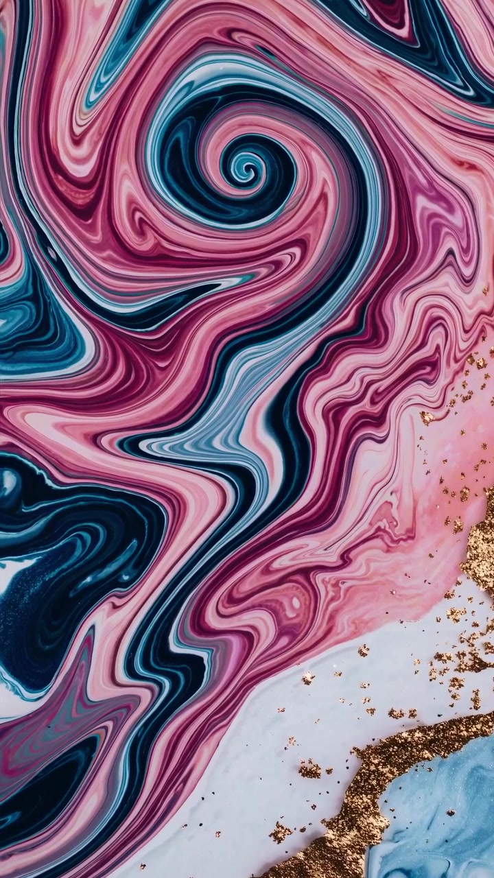 Arte fluida astratta con vortici di glitter rosa, blu e oro