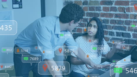 animación del procesamiento de datos de las redes sociales sobre diversas personas en la oficina