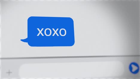 xoxo - mensaje de texto de besos y abrazos en el chat - primer plano en la pantalla