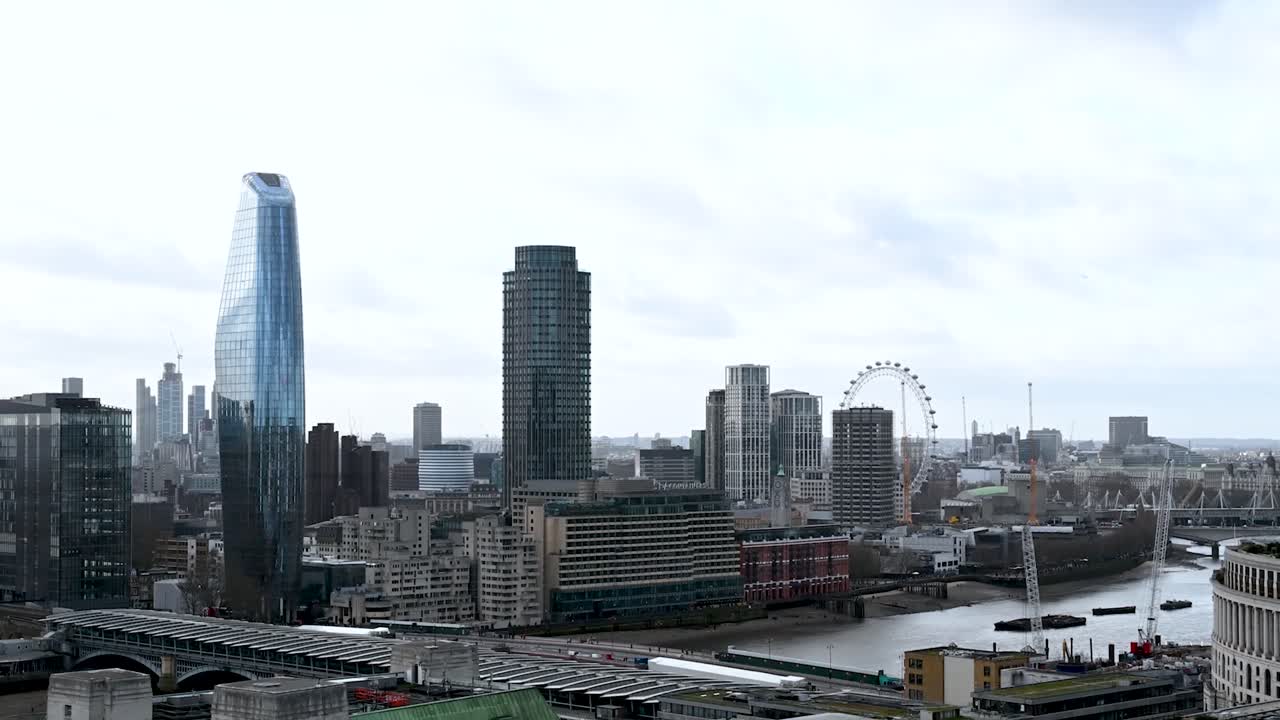 런던 아이와 템스 강, 런던, 영국을 향한 세인트 폴 대성당의 꼭대기